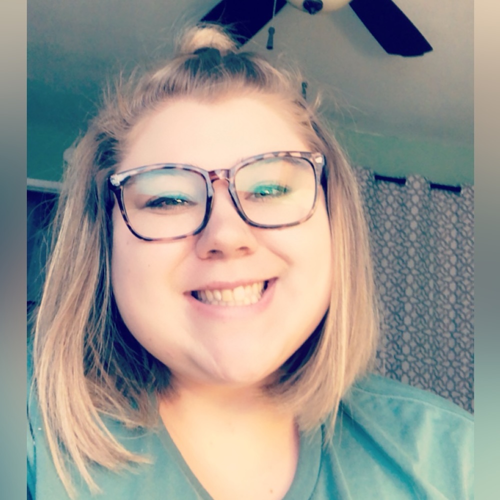 Meet your Posher, Courtney